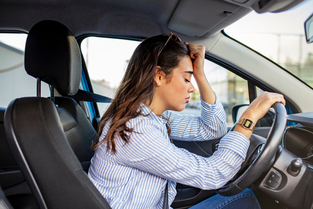 Stressed-woman-drives-car