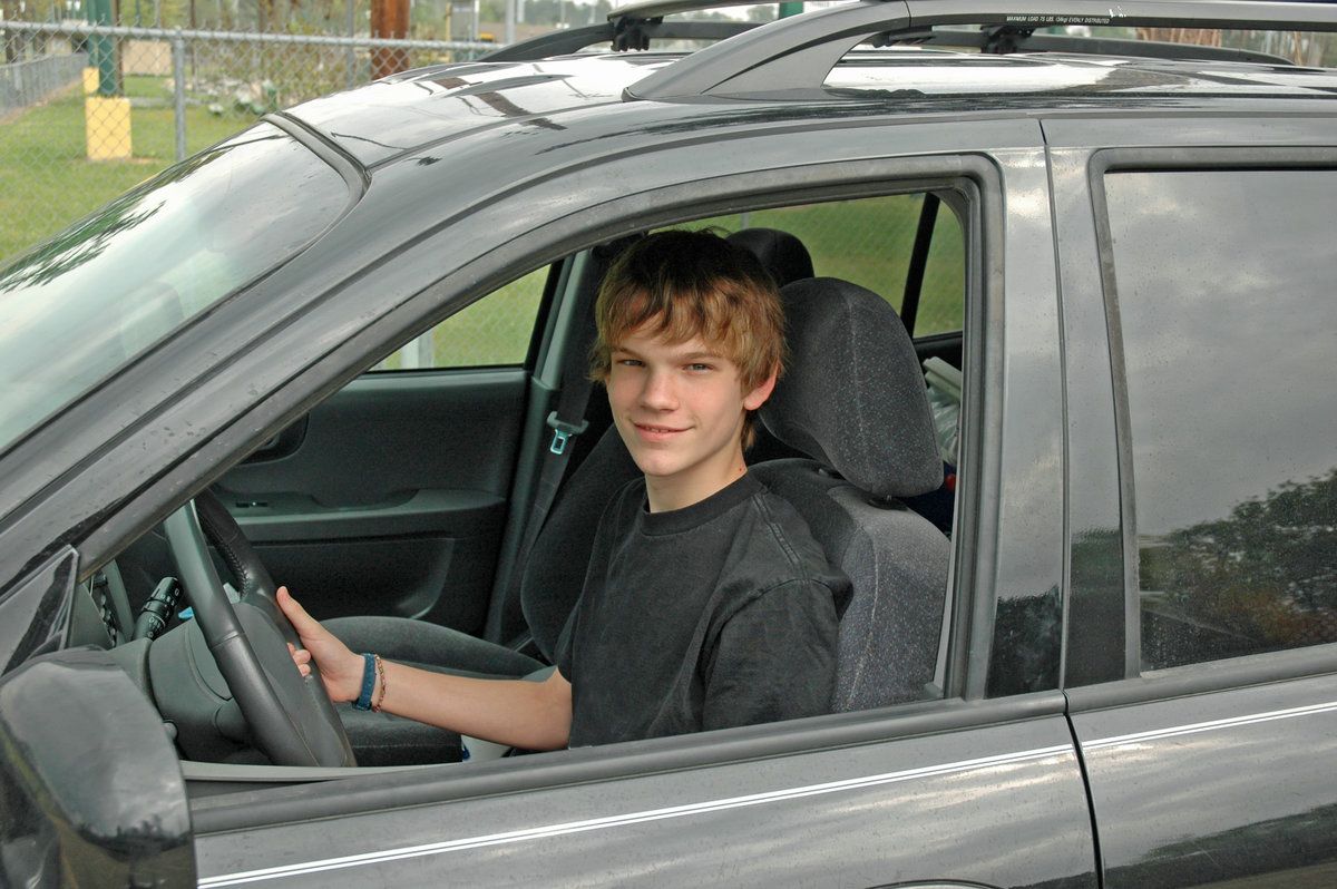 teen suv driver